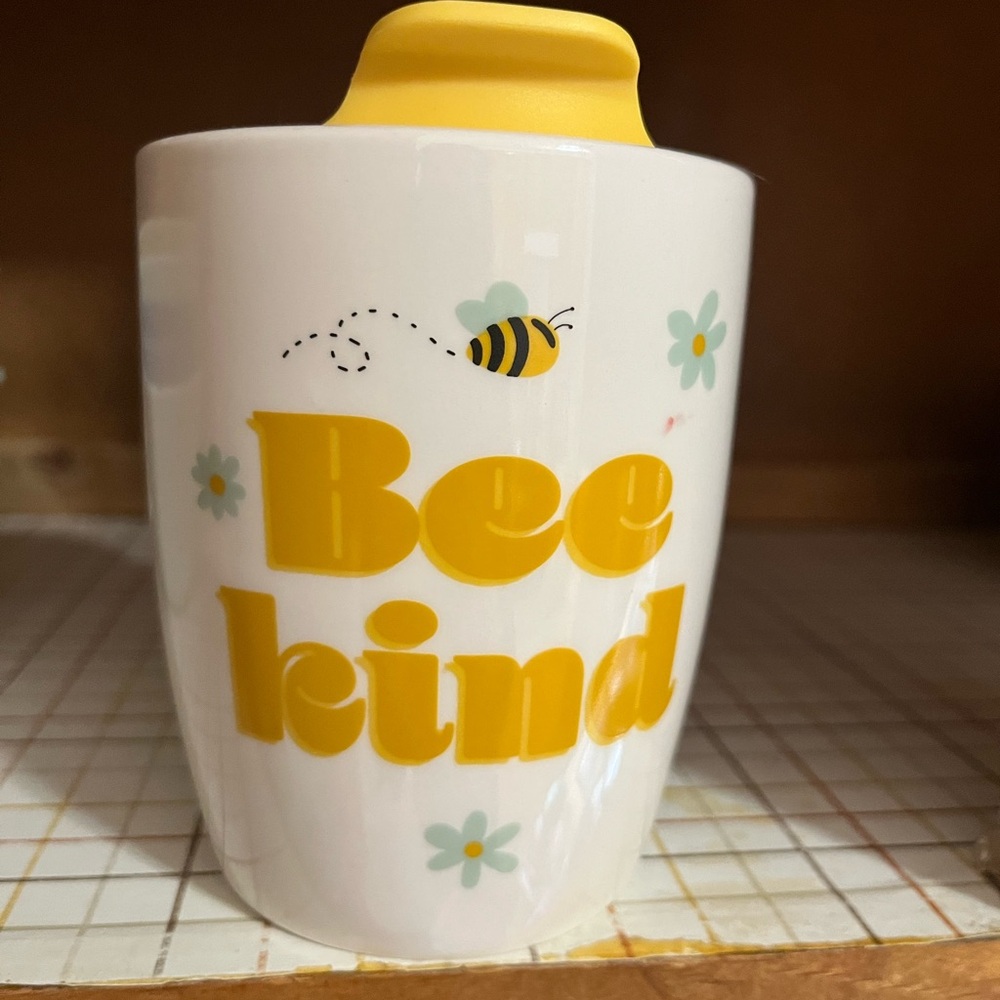 Bee Kind White and Yellow Travel Tea Mug